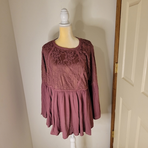Nwt Torrid Women's Peplum Lace Bell Top -Size (18-20) (2X)- Excellent Condition - Picture 2 of 10